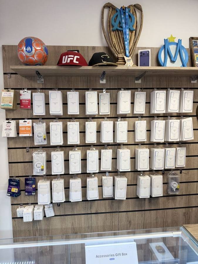 Le mur d'accessoires téléphone