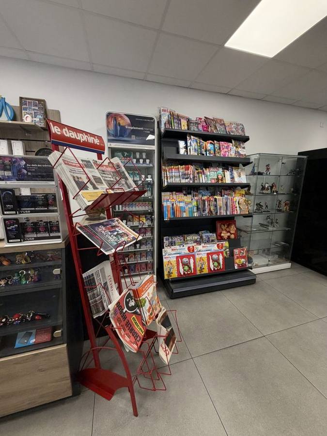 Le rayon presse et magazines de la boutique